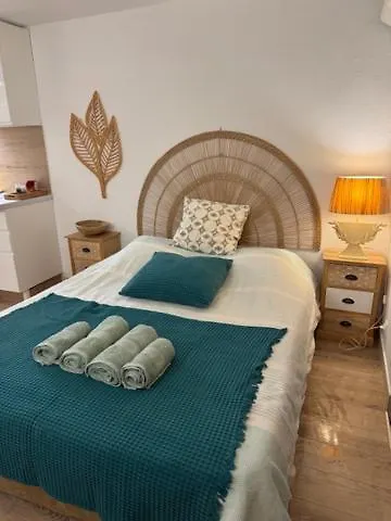 Turquoise Apartment *